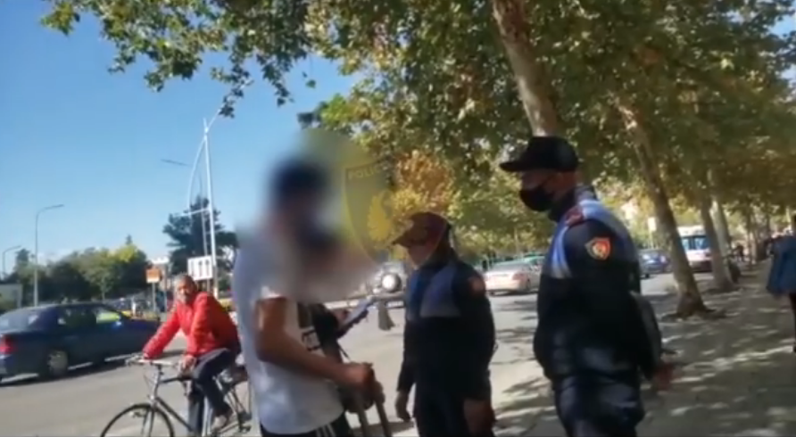 Policia vendos 690 gjoba për maskën në 24 orët e fundit (VIDEO)