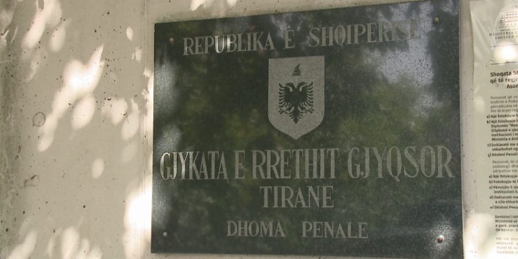 Kanosi biznesmenin, gjykata lë në burg 31-vjeçarin