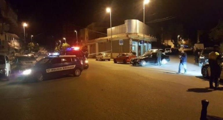 Qëllohet me armë zjarri një 35-vjeçar, kapet autori