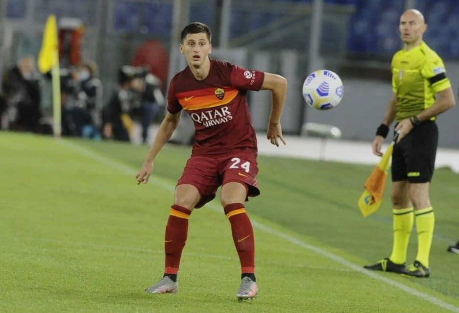 Ish-profesori i Kumbullës tregon për sjelljen e tij në shkollë: Vinte me tren, por nuk mungonte kurrë!