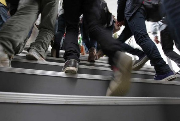 Dhunuan 19-vjeçarin në video, shoqërohen 5 adoleshentët