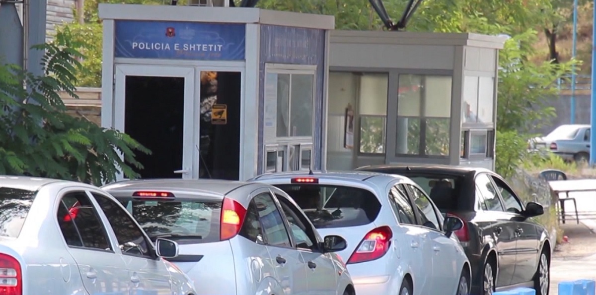 Greqia mban të mbyllur kufirin për shqiptarët