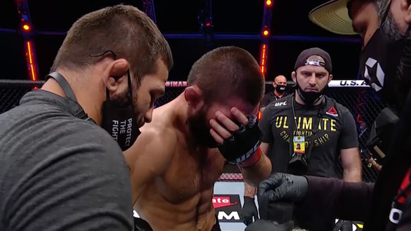 Khabib një legjendë, mposht Gaethje dhe tërhiqet mes lotësh nga MMA