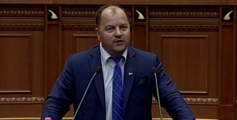 “Mos përfundosh si Tahiri”, Lefter Maliqi replikon me Lleshajn: Rama të keqpërdor, të ka nxjerrë edhe nga mbledhja