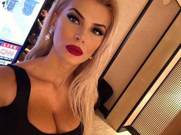 Marina Vjollca merr vëmendjen e artistit të njohur botëror, i lë një koment…