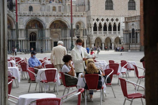 Covid-19 në Itali/ Gjobë 1 mijë euro për ata që nuk mbajnë maskë në ambiente të hapura