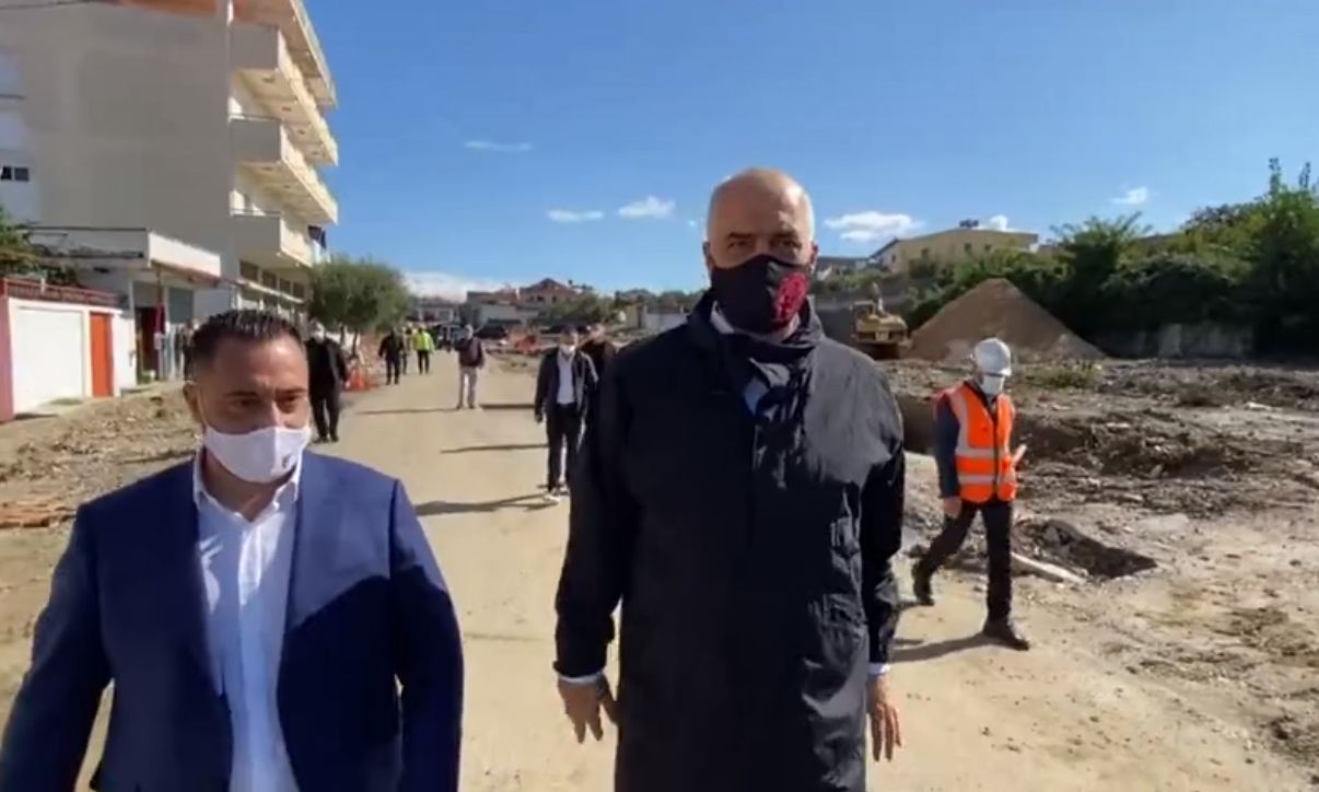 VIDEO/ Rama-kryebashkiakut të Shijakut: Maska është edhe për hundën, mos mu bëj si Luli