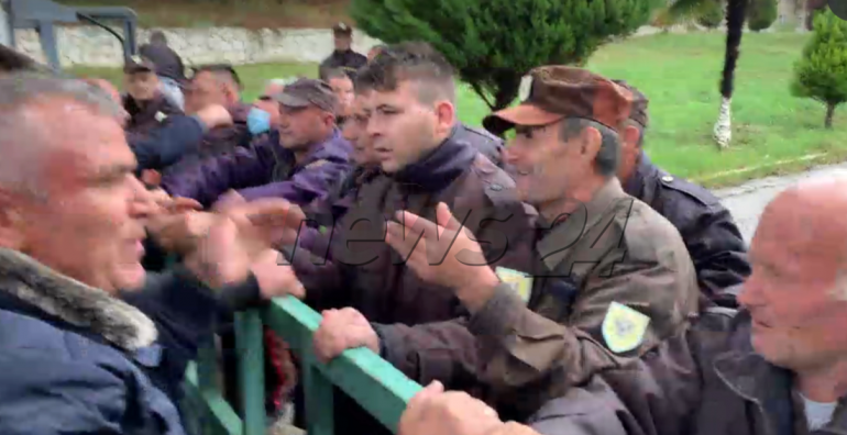 Përplasje mes naftëtarëve dhe forcave të policisë, në mbështetje të tyre edhe Sindikata e Fermerëve