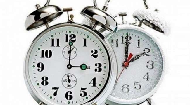 Nga sot zyrtarisht me orën dimërore, akrepat shkojnë 60 minuta pas