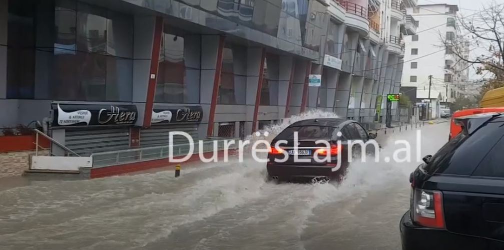 “Përmbytje të tilla ndodhin edhe në botë, madje bëhen edhe filma!”/ Durrësi nën pushtetin e ujit (VIDEO)