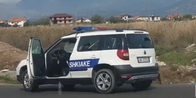 Plagoset shefi i Policisë Bashkiake dhe babai i tij, policia: Autori ishte me motor, i qëlloi në lëvizje