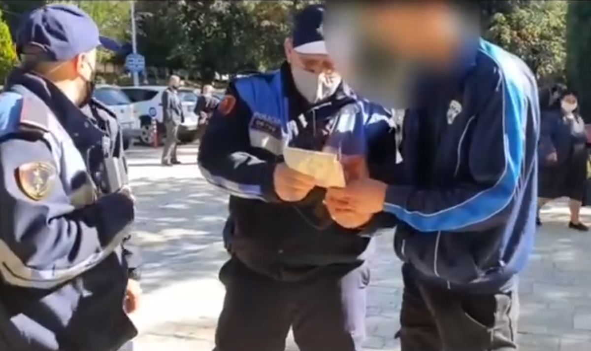 644 qytetarë gjobiten me nga 30 mijë lekë për mos mbajtje maske