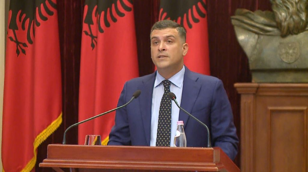 “Skuadra e Tiranës grup terrorist”/ Blushi: Degradim dhe urrejtje e madhe që Rilindja ka ndaj ndaj çdo vlere kombëtare