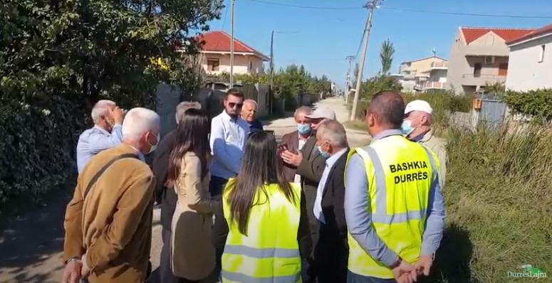 Protestuan për rrugën, kryebashkiakja Sako takon banorët e ish-Kënetës. Ja lajmi i mirë që jep për zonën (VIDEO)