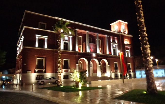 Bashkia e Durrësit shpall 3 vende të lira pune, ja profesionet që kërkohen