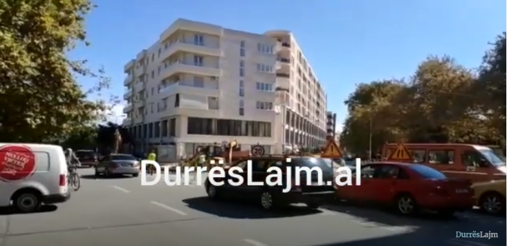 Punimet te sheshi “Pranvera” shkaktojnë trafik tejet të rënduar (VIDEO)