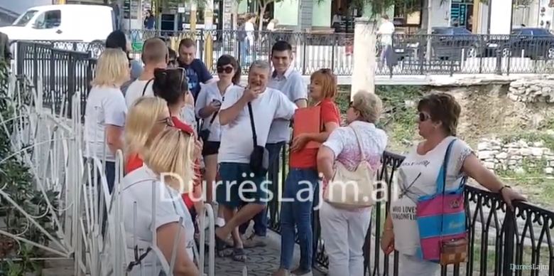 Turistët e huaj, interes për sitet arkeologjike të Durrësit gjatë pandemisë (VIDEO)
