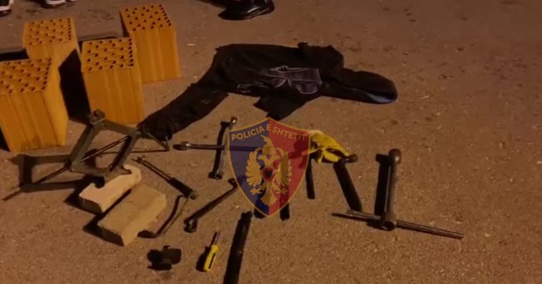 Kishin vjedhur edhe në Durrës, shkatërrohet grupi i grabitësve të gomave dhe dy trafikantë droge