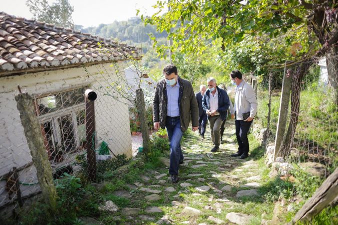 Basha me banorët e dëmtuar nga tërmeti në Ishëm: Pas 5 muajsh do merrni çdo gjë që ju takon!