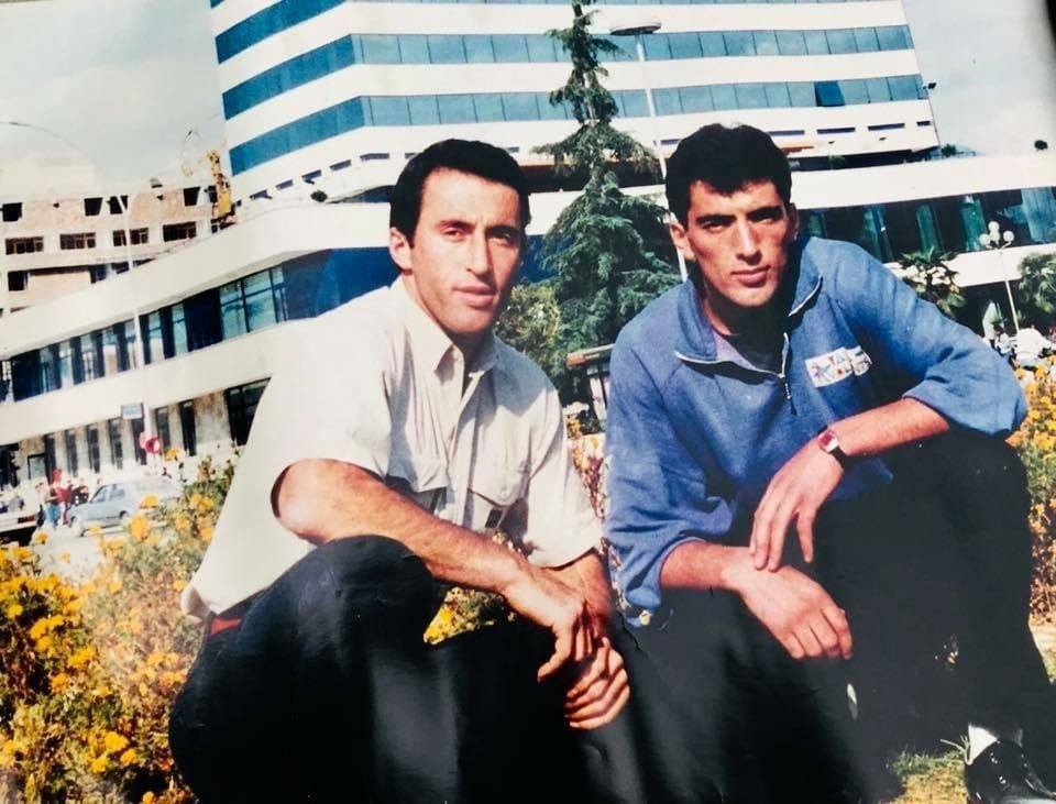 Haradinaj përkujton vëllain e rënë në luftë: Mbete i ri përgjithmonë…