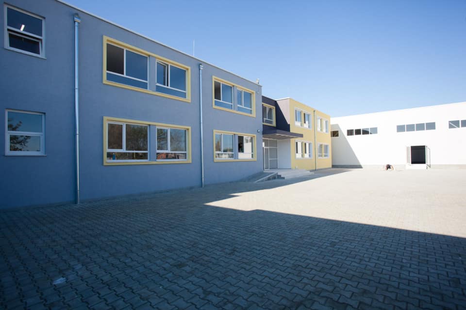 Durrës, rindërtimi i shkollës 9-vjeçare drejt fundit, gati të mirëpresë nxënësit (FOTO)