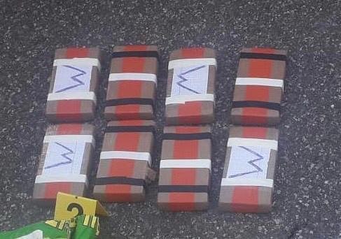 Sekuestrohen 4 kilogram heroinë, një në pranga