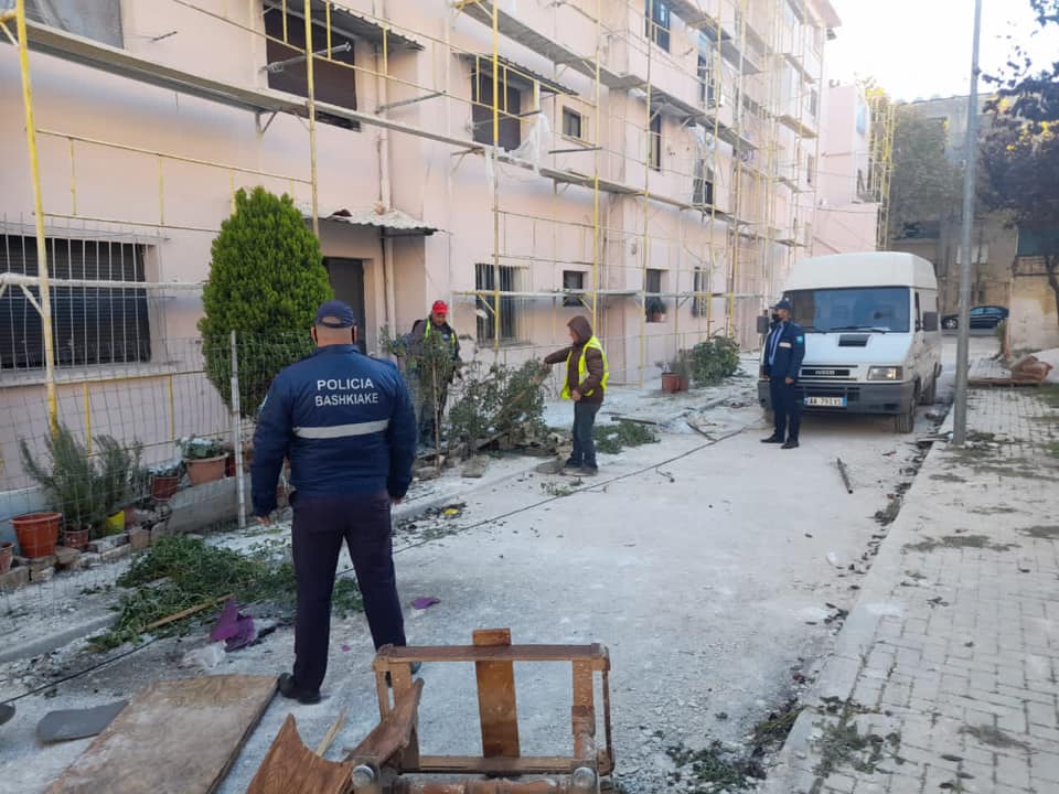 Policia Bashkiake e Durrësit vazhdon me aksionet e lirimit të hapësirave publike në qytet (FOTO)
