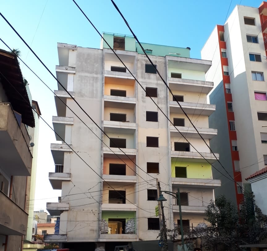 40 kg lëndë plasëse, IKMT shemb sot pallatin 9-katësh në Durrës