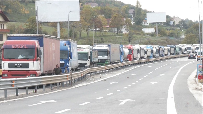Bllokohen kamionët e mallrave në Morinë, radhë kilometrike në doganë