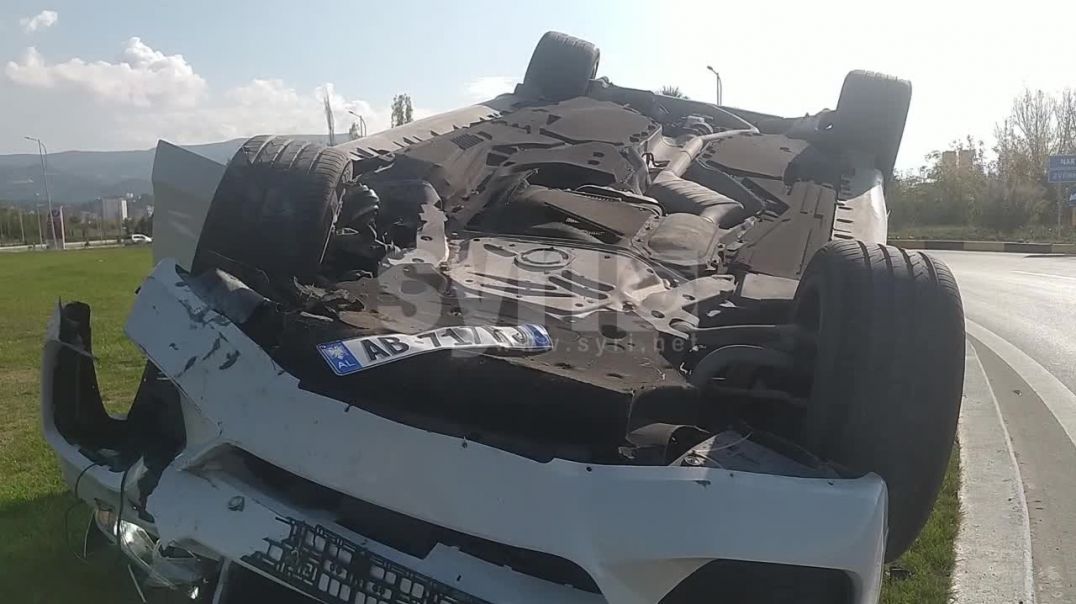 Aksidentohet modelja Françeska Jaçe, i përmbyset makina në hyrje të Vlorës