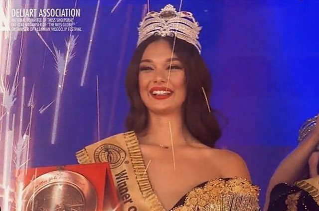 Mbesa e Diellza Kolgecit rrëmben kurorën e bukurisë në “Miss Globe 2020”