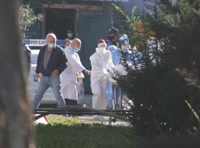 Ndërron jetë pacienti me Covid që u hodh dje nga spitali Infektiv