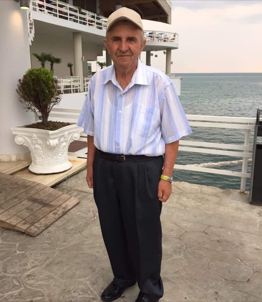 Humb i moshuari me Alzheimer në Durrës, familjarët e tij kërkojnë ndihmë: Kush e sheh të na kontaktojë