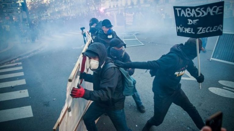 Tensionohet situata në Francë, lëndohen 62 policë, në pranga 81 protestues