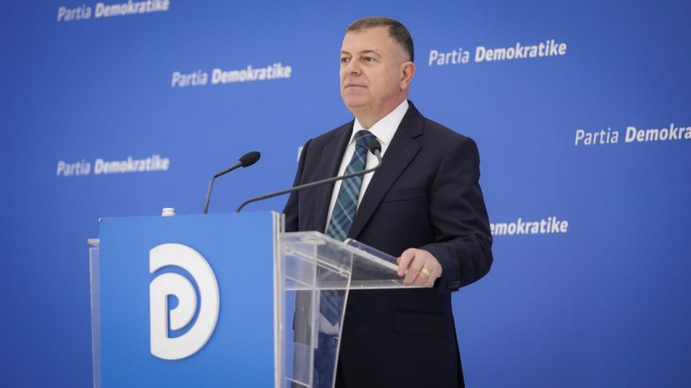 PD: Në 2 muaj, Xhaçka përdori 22 herë helikopterin ushtarak për fushatën në Dibër