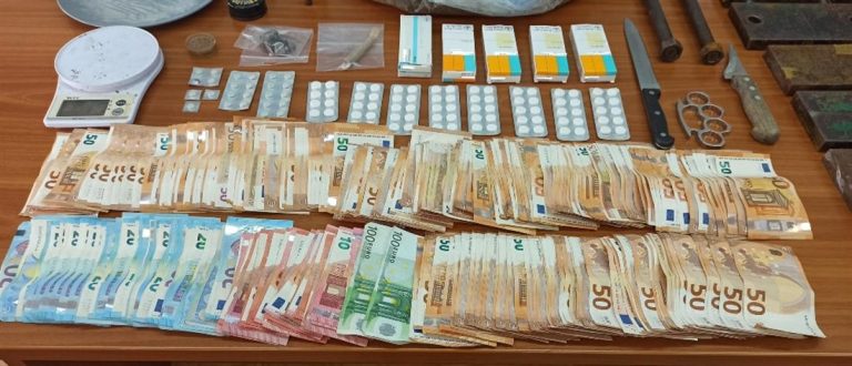 Shqiptari dhe greku kapen në flagrancë, shisnin drogë në Athinë