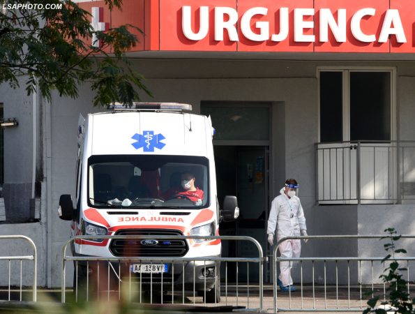 VOA: Tetori u mbyll me shtim të fortë të rasteve në Shqipëri, rekord vdekjesh në 24 orët e fundit