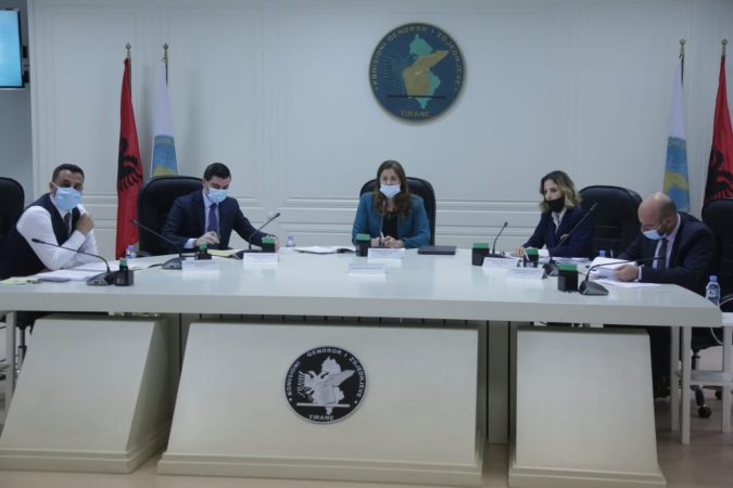 Ngrihet grupi i punës për votimin nga jashtë, KQZ publikon listën