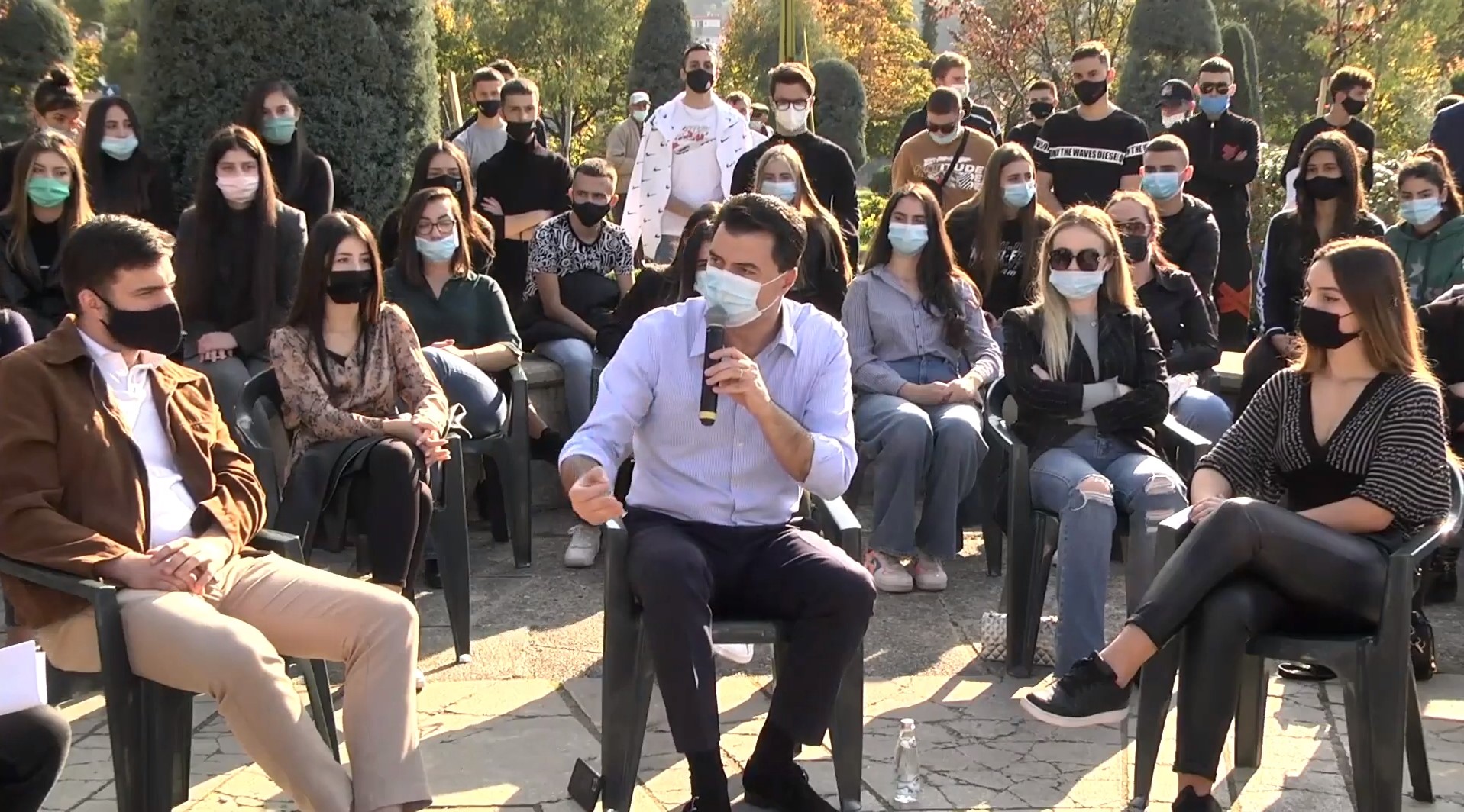 “Para dy ditësh ai kishte ditëlindjen”…Emocionohet Basha: Kam mbi 1 muaj që nuk i takoj prindërit e mi