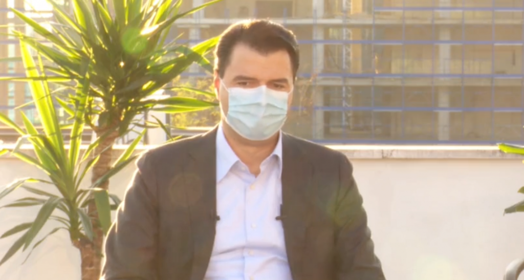 Basha në takim me familjarë të të infektuarve me COVID-19, qytetarja: Mjekimi shkon 2 milion lekë