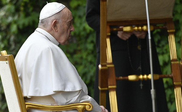 Papa Françesku reagon pas sulmit në Vjenë: Mjaft më me dhunë!