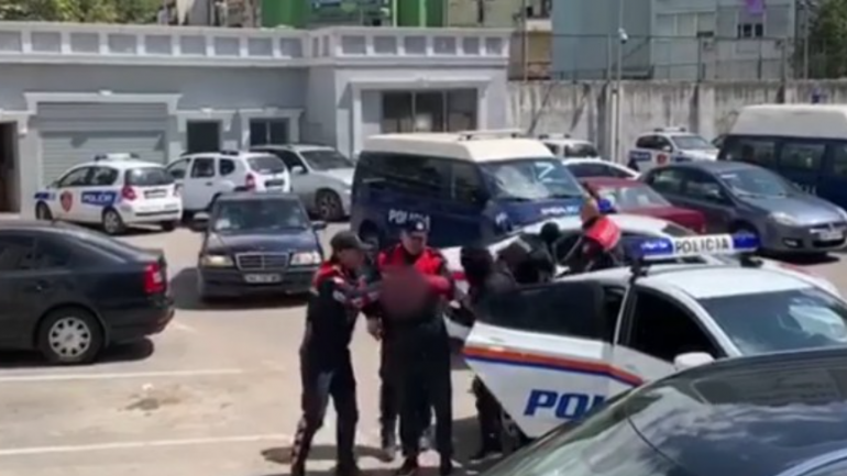 Kultivonin bimë narkotike, policia ekzekuton 14 masa sigurie