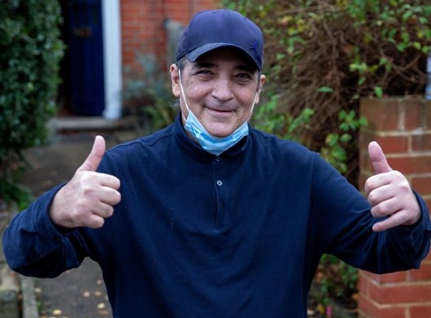 Mjekët i thanë 3 herë se do vdiste, 56-vjeçari me koronavirus del nga spitali pas 7 muajsh