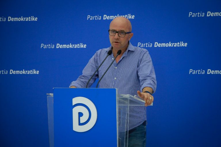 Strazimiri: Me 10 mijë eurot e vetëm një rruge të Xhaçkës mund të ishin blerë mijëra teste anti-covid