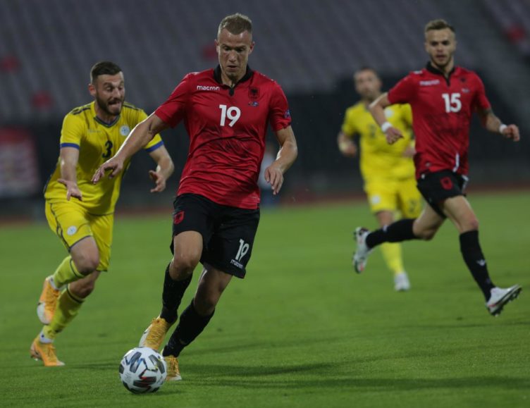 Miqësorja Shqipëri-Kosovë, triumfojnë kuqezinjtë 2-1 me shumë mungesa