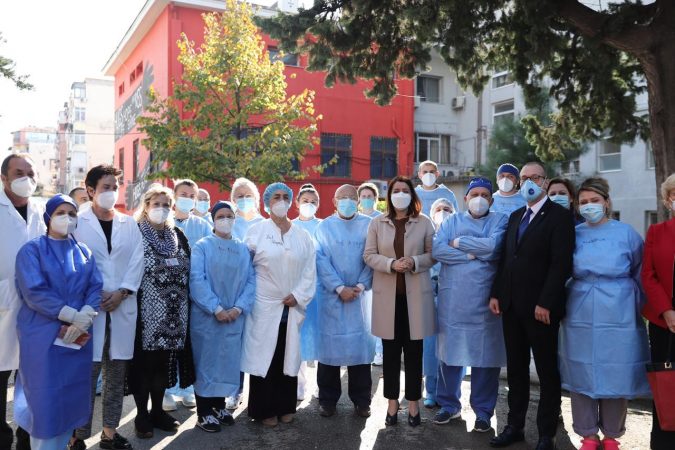 Drejtori i OBSH-së takon mjekët e Infektivit: Keni respektin tim, shpëtuat jetë