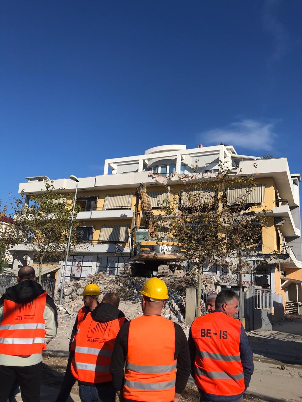 Tërmeti/ Ambientet e përbashkëta në pallatet e Durrësit dhe Shkëmbit të Kavajës, bashkia hap garën për rikostruksionin me vlerë 8 mln euro