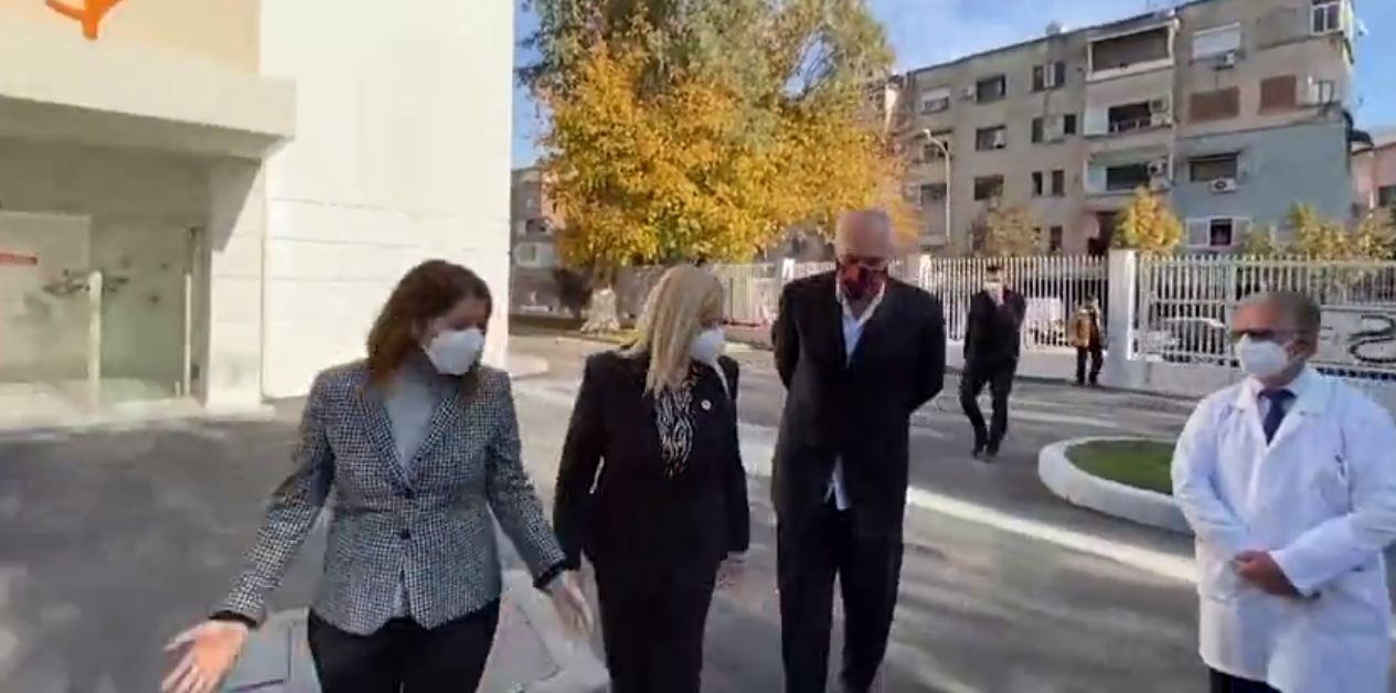 Rama inspekton Pediatrinë e Durrësit: Le të flasin ata që sa herë thithin ajër, nxjerrin një fjalë të keqe
