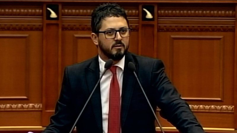 “Po kalon periudhë të vështirë”, deputeti Andi Përmeti preket nga Covid-19