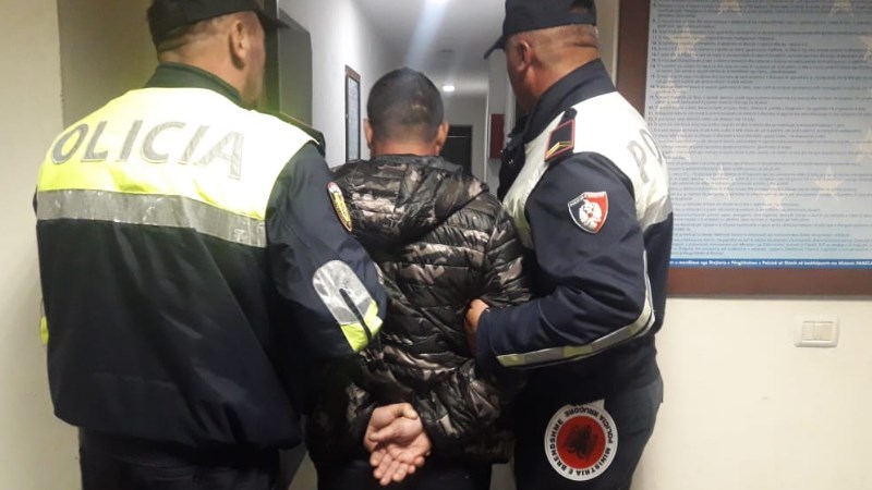 Kreu marrëdhënie seksuale me një të mitur, arrestohet 21-vjeçari në Fier